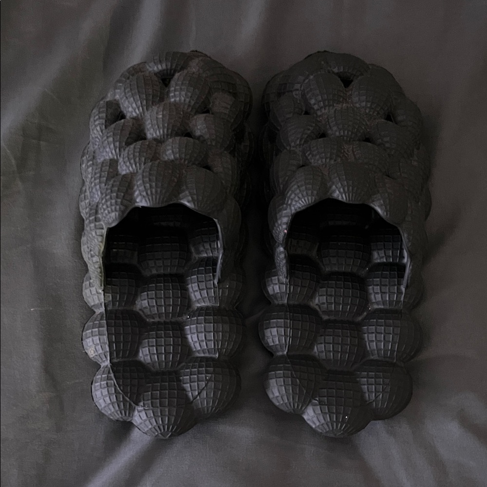 Textured  Bubble Black Slide Sandals